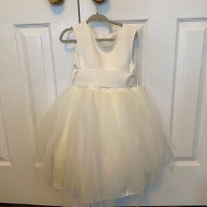 Girls’ white dress communion or wedding apparel worn once size 4T